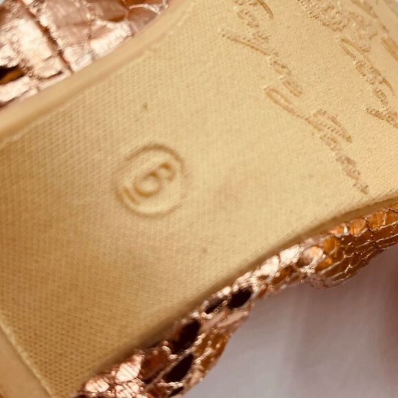 Joan Boyce ballet flats and drawstring bucket bag in rose gold faux leather - Picture 7 of 9